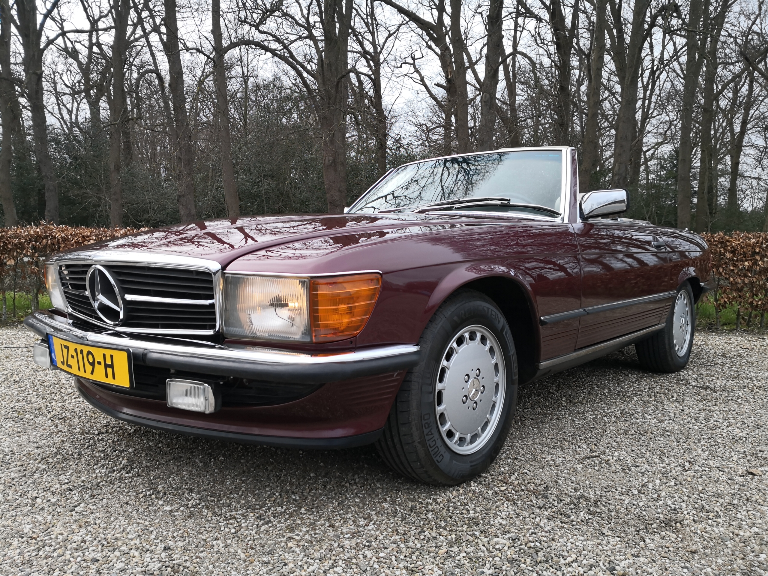 Mercedes-Benz 560SL