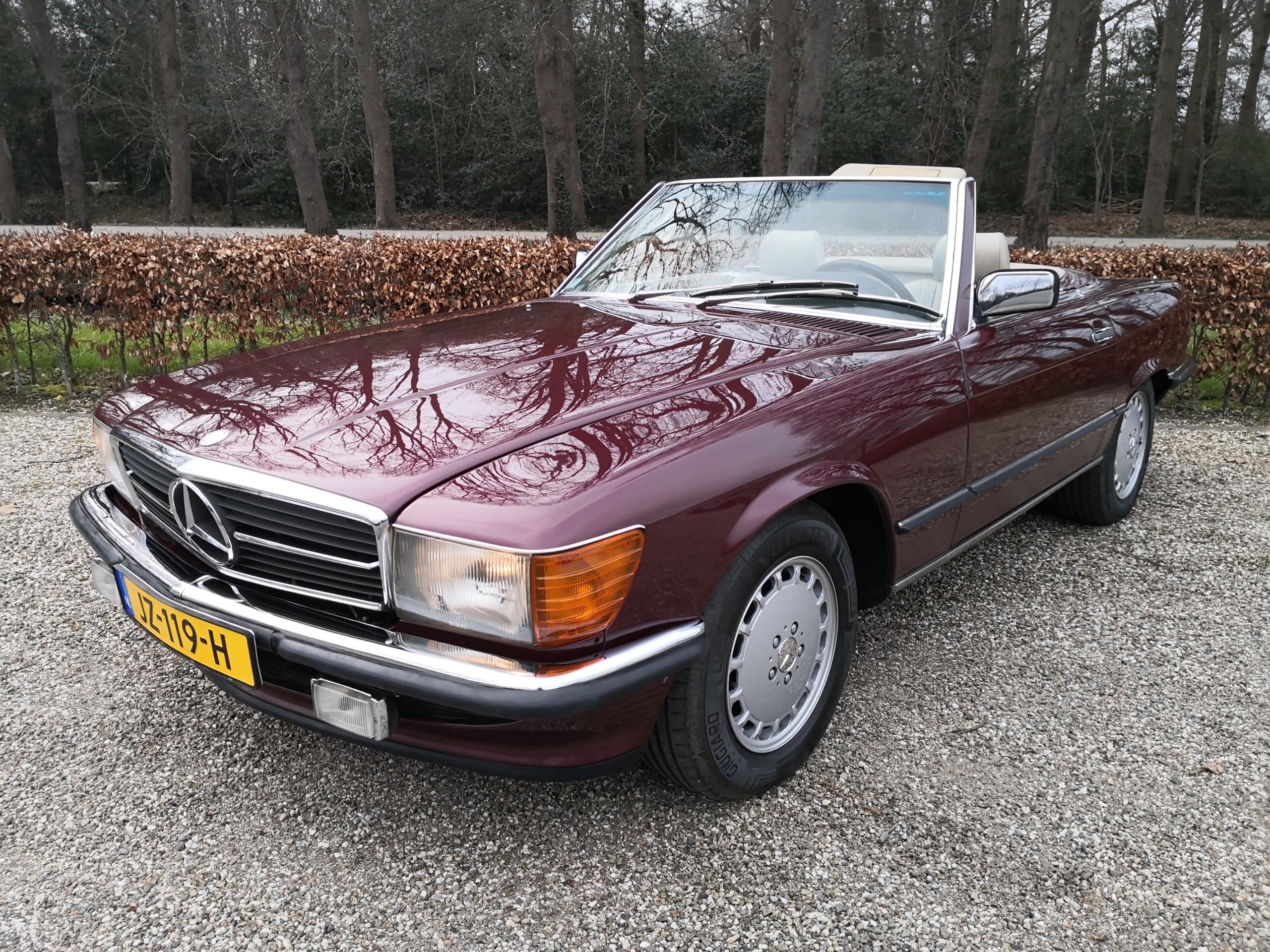 Mercedes-Benz 560SL