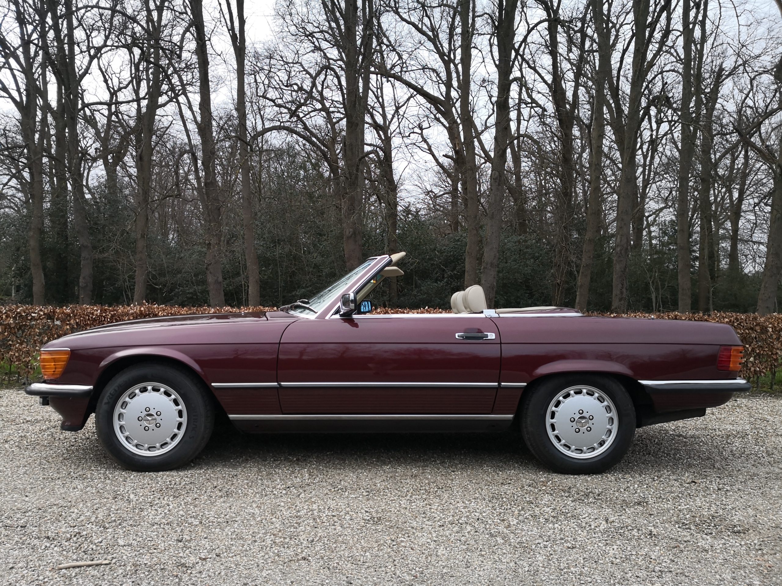 Mercedes-Benz 560SL