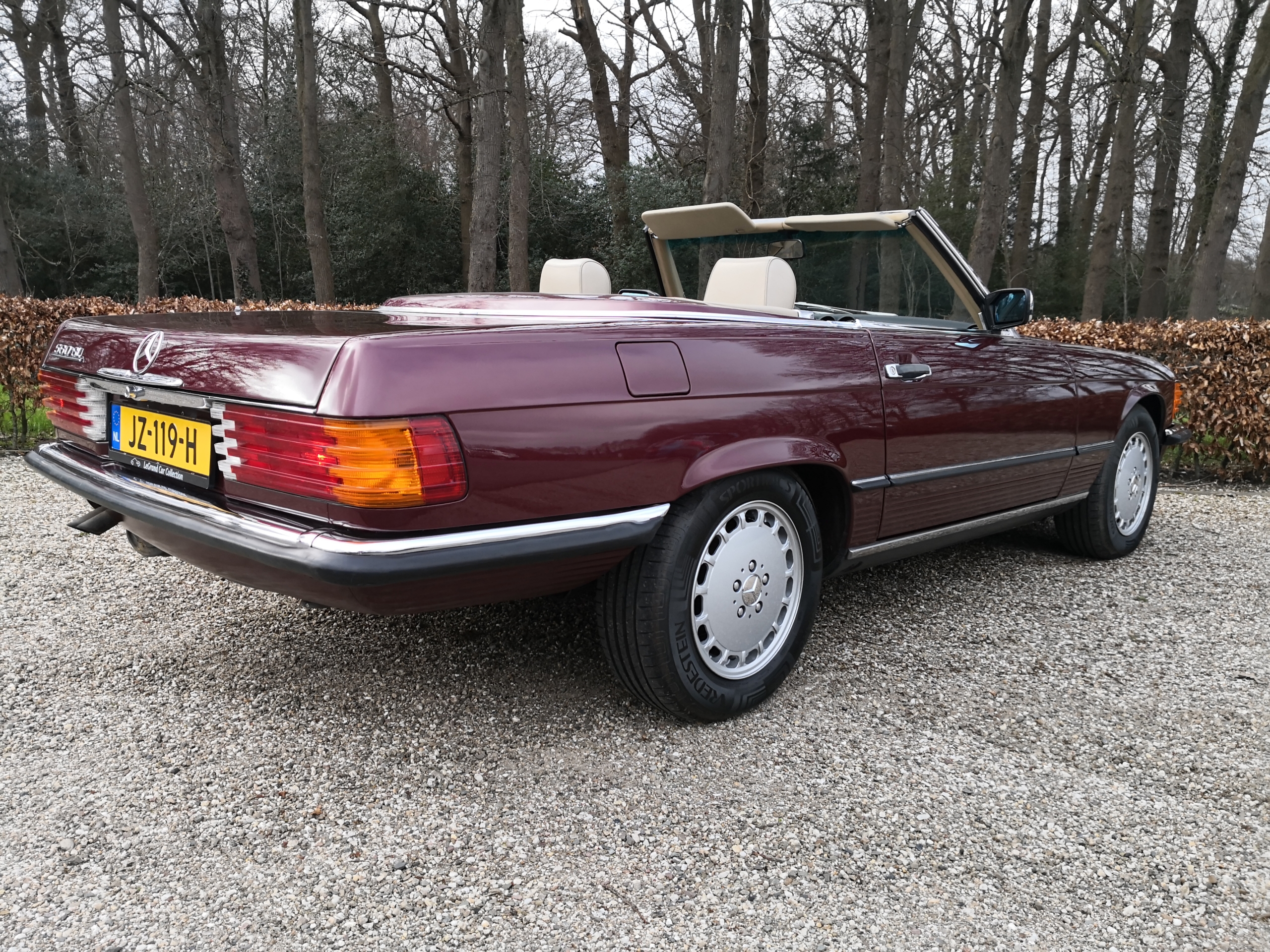 Mercedes-Benz 560SL