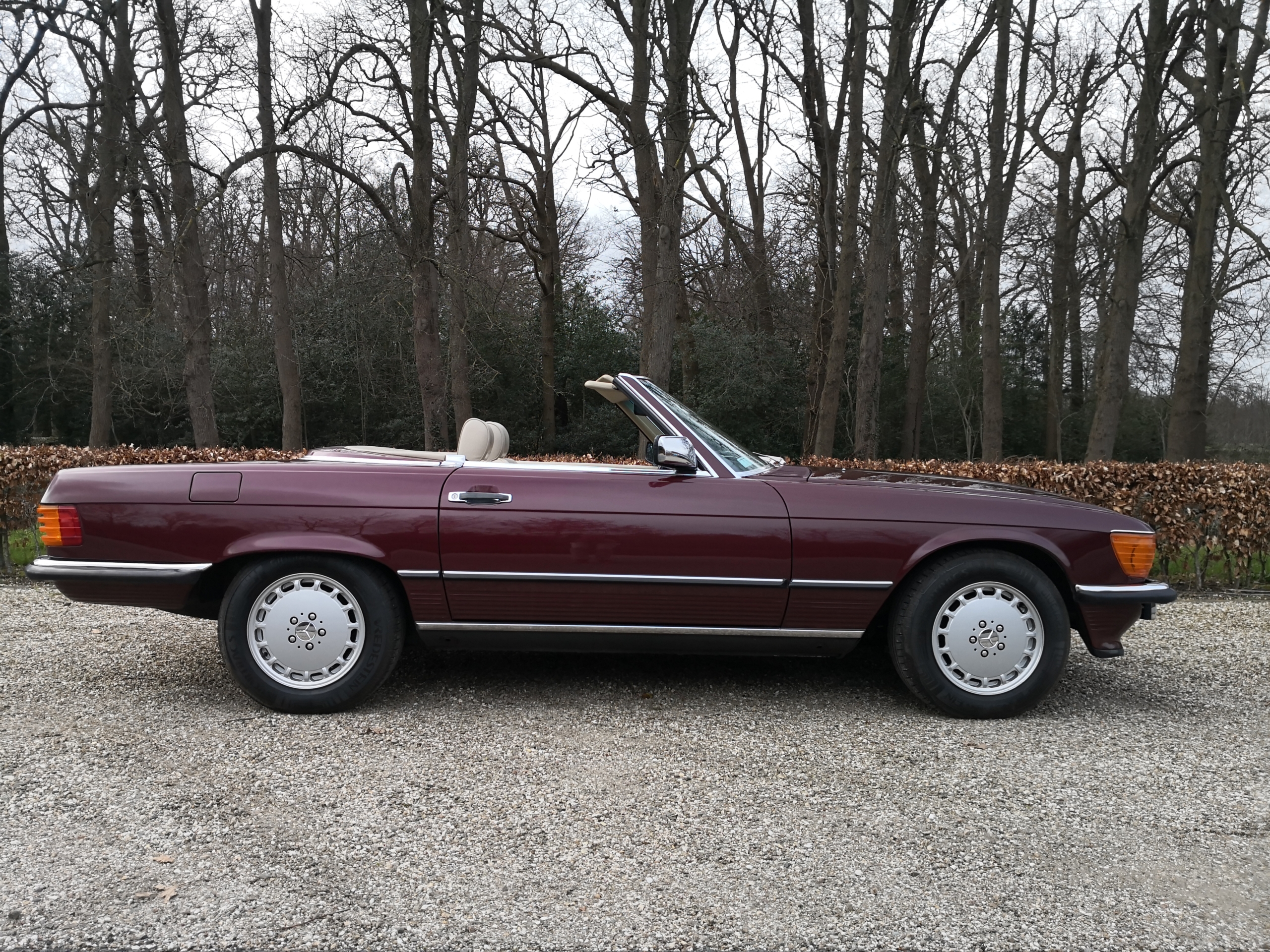 Mercedes-Benz 560SL