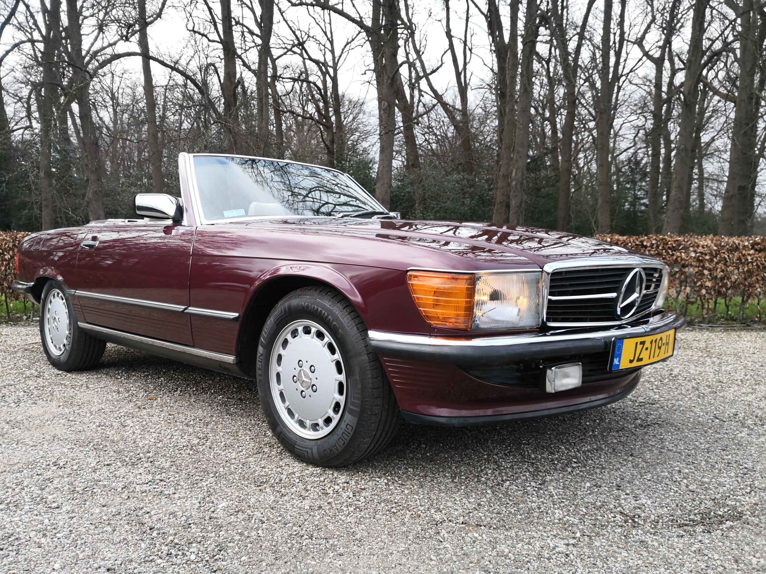 Mercedes-Benz 560SL