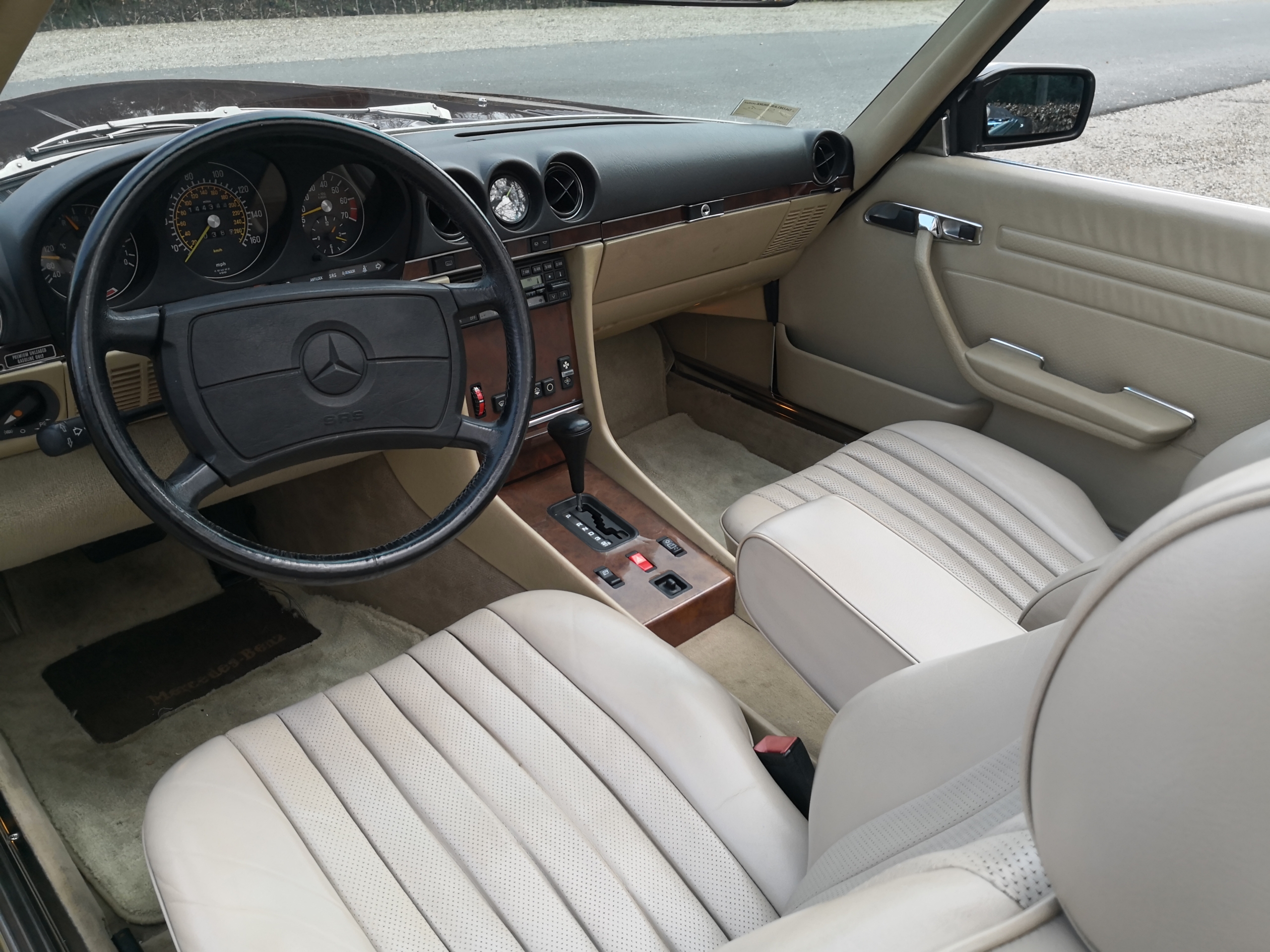 Mercedes-Benz 560SL