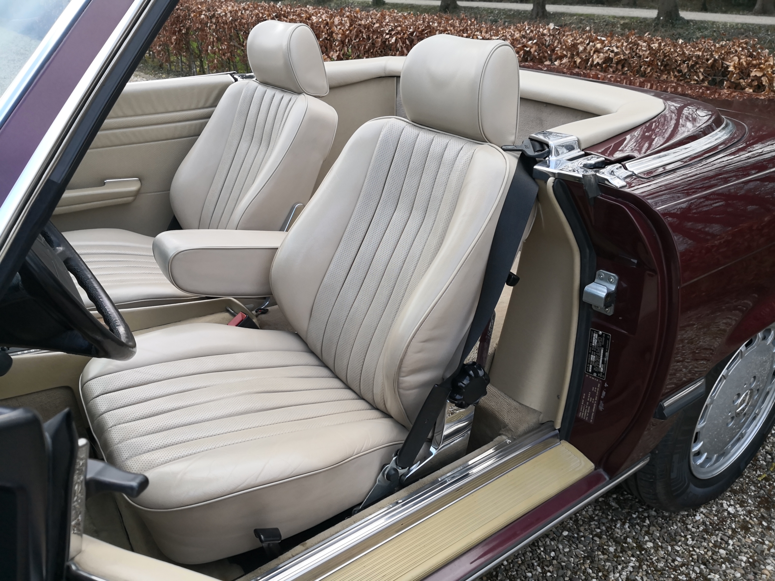 Mercedes-Benz 560SL