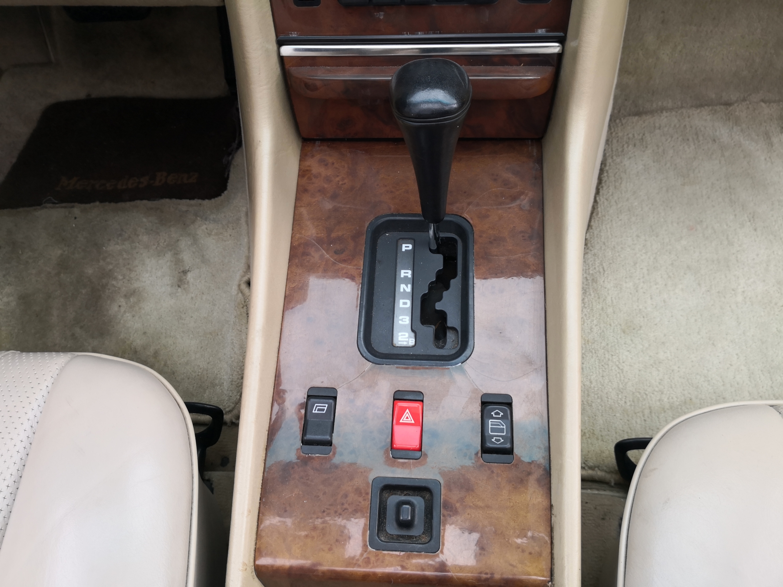 Mercedes-Benz 560SL