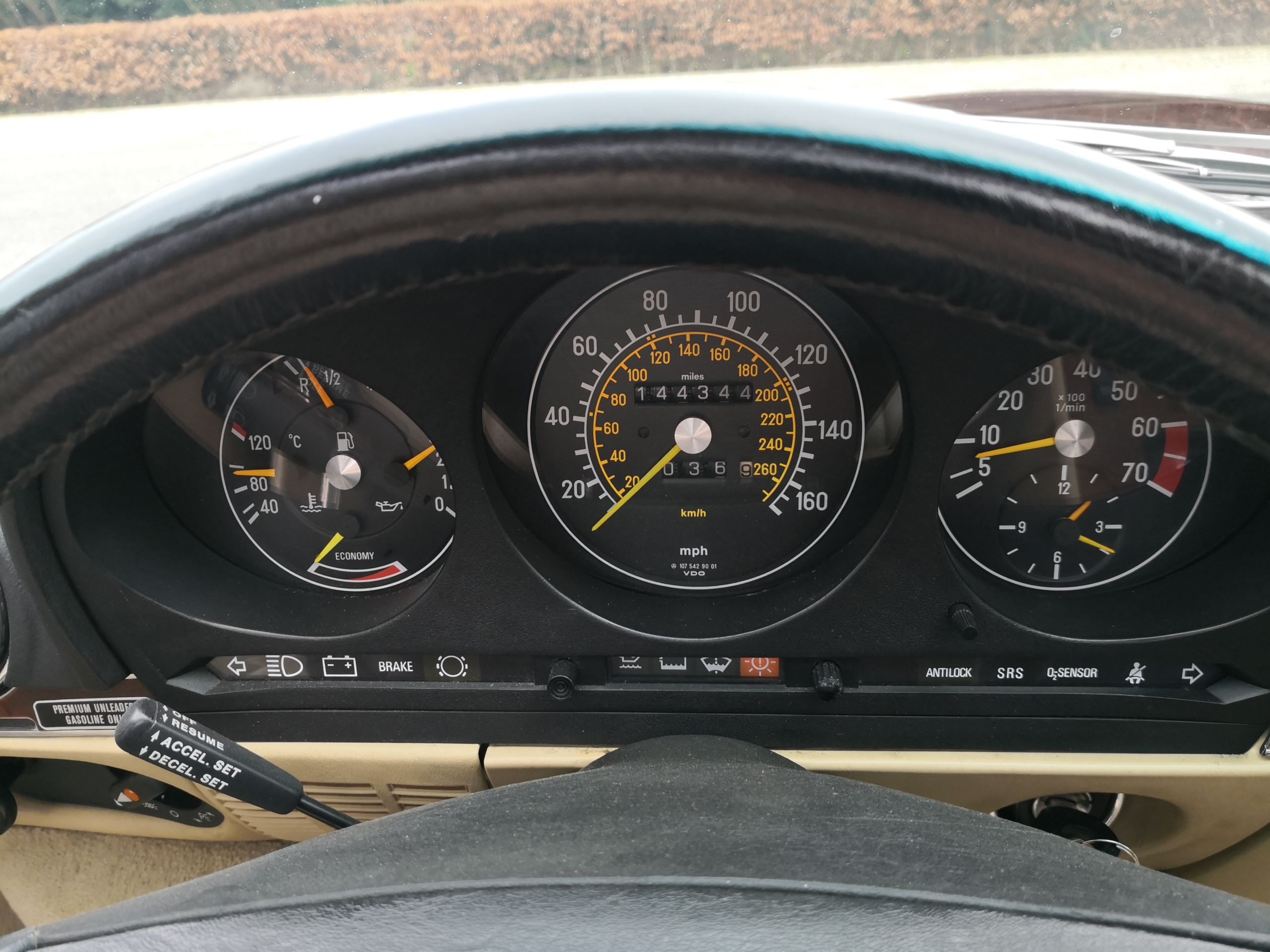 Mercedes-Benz 560SL