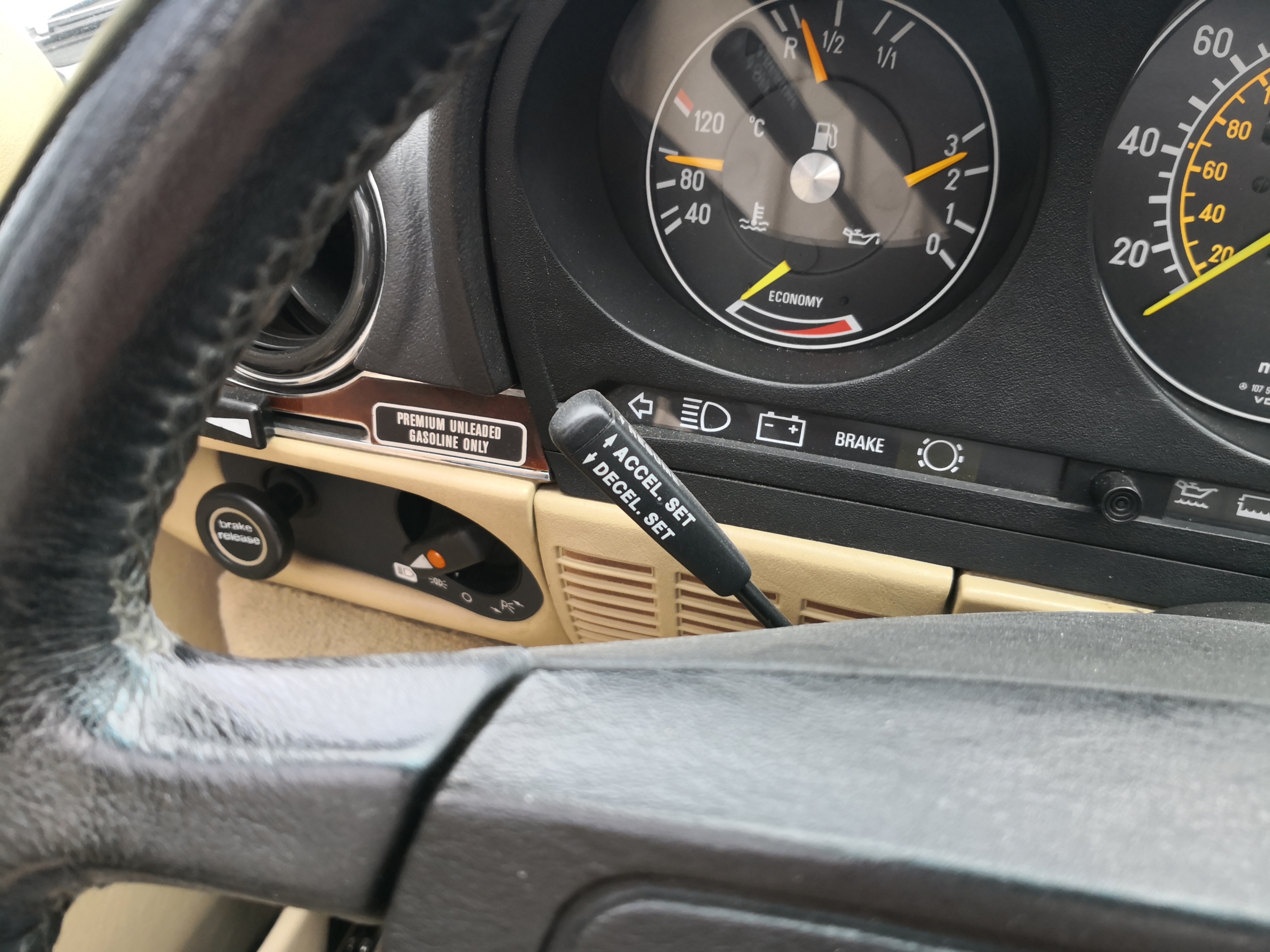 Mercedes-Benz 560SL