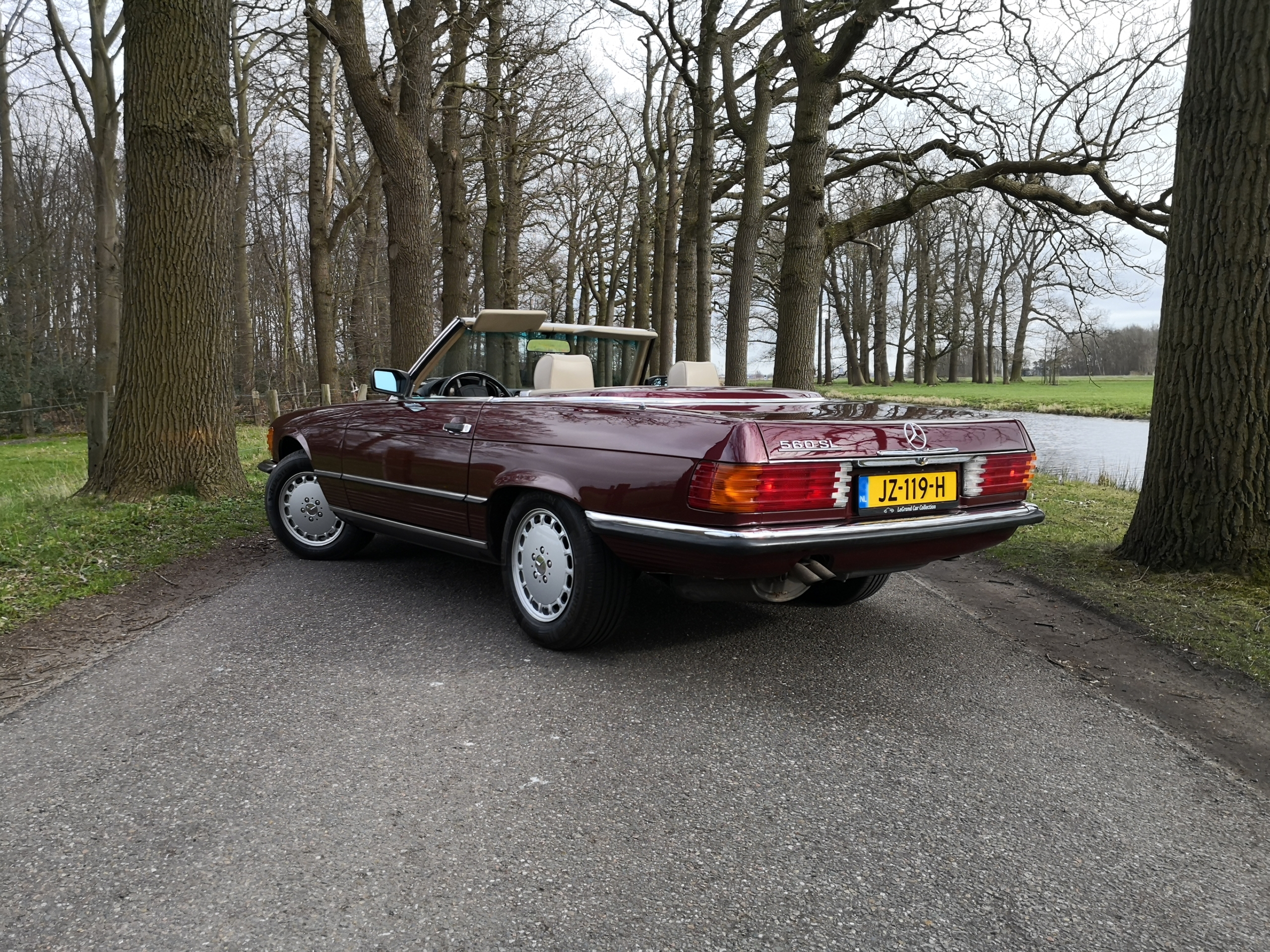 Mercedes-Benz 560SL