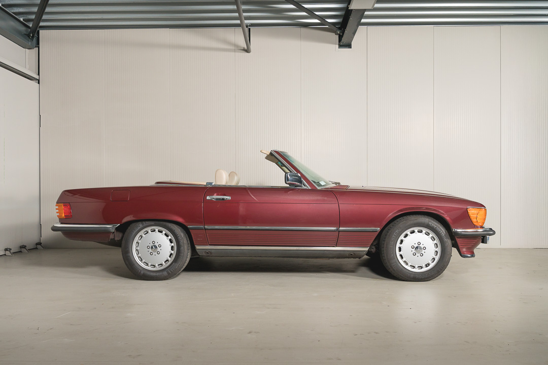Mercedes-Benz 560SL