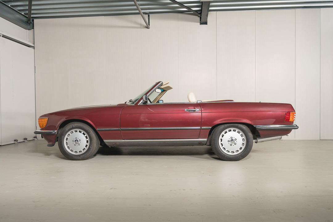 Mercedes-Benz 560SL