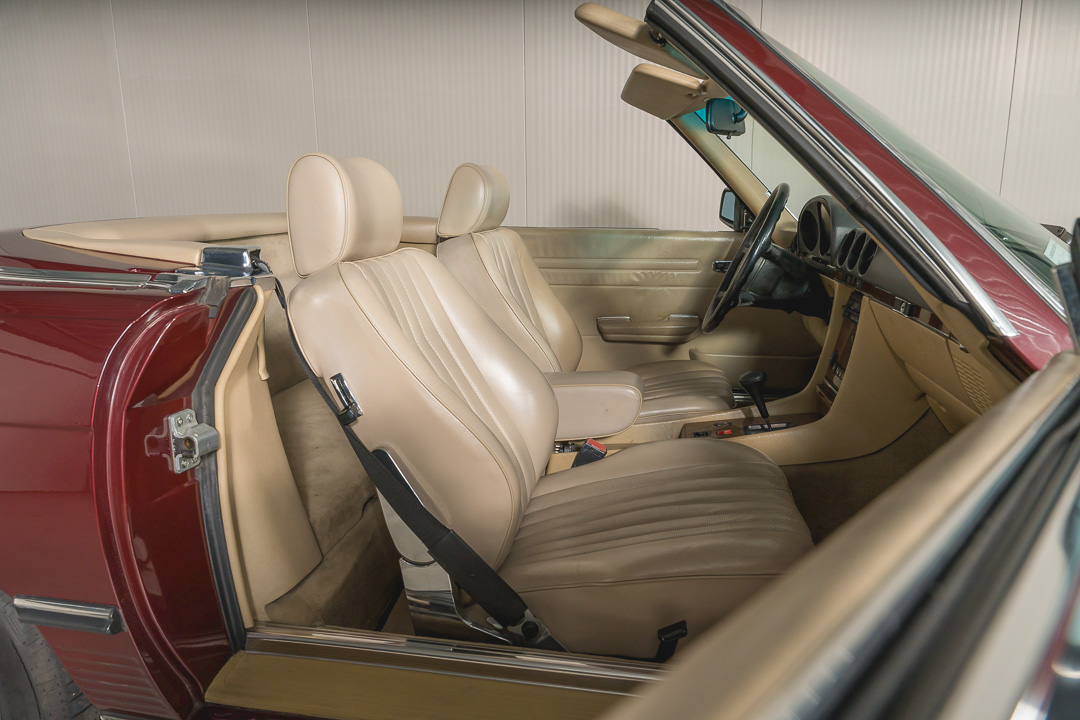Mercedes-Benz 560SL