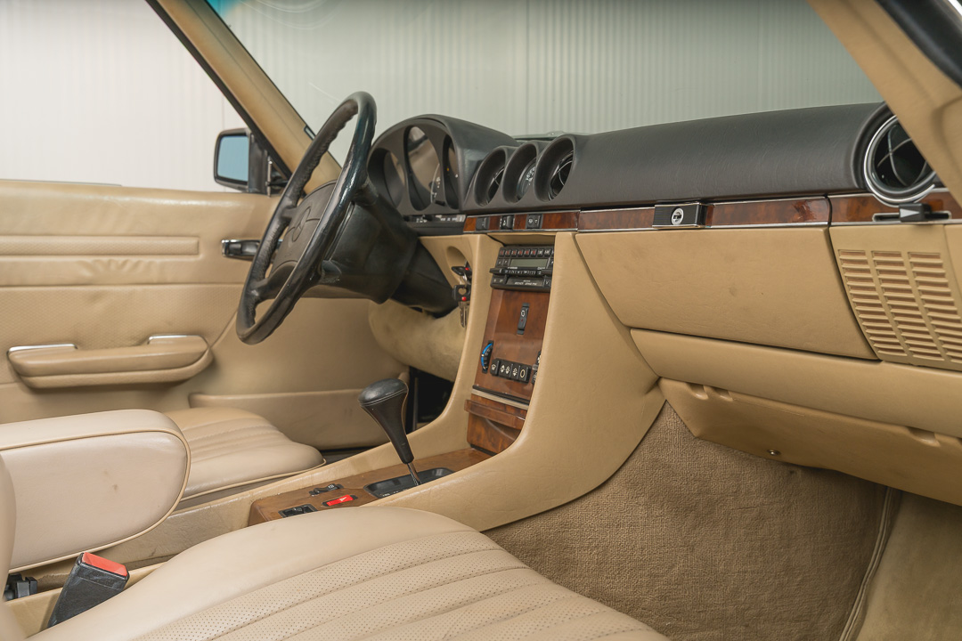 Mercedes-Benz 560SL