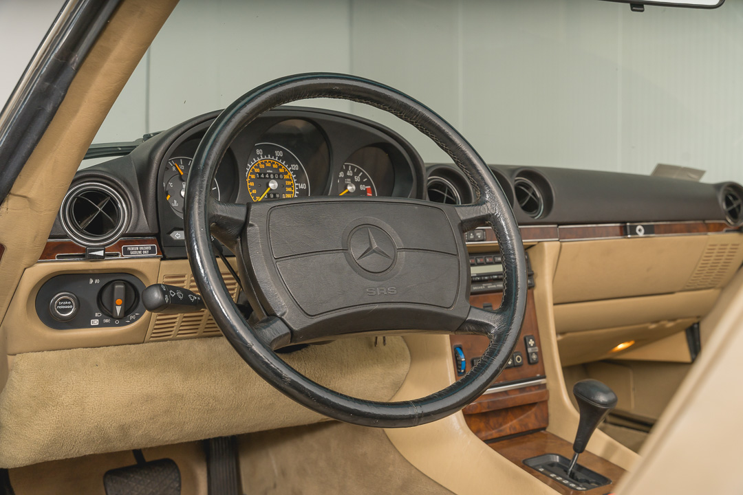 Mercedes-Benz 560SL